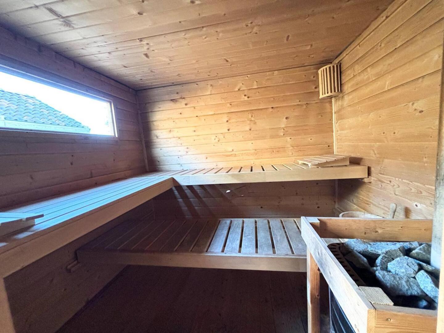 Bed And Breakfast Heerenveen Centrum Met Prive Sauna En Jacuzzi Eksteriør bilde