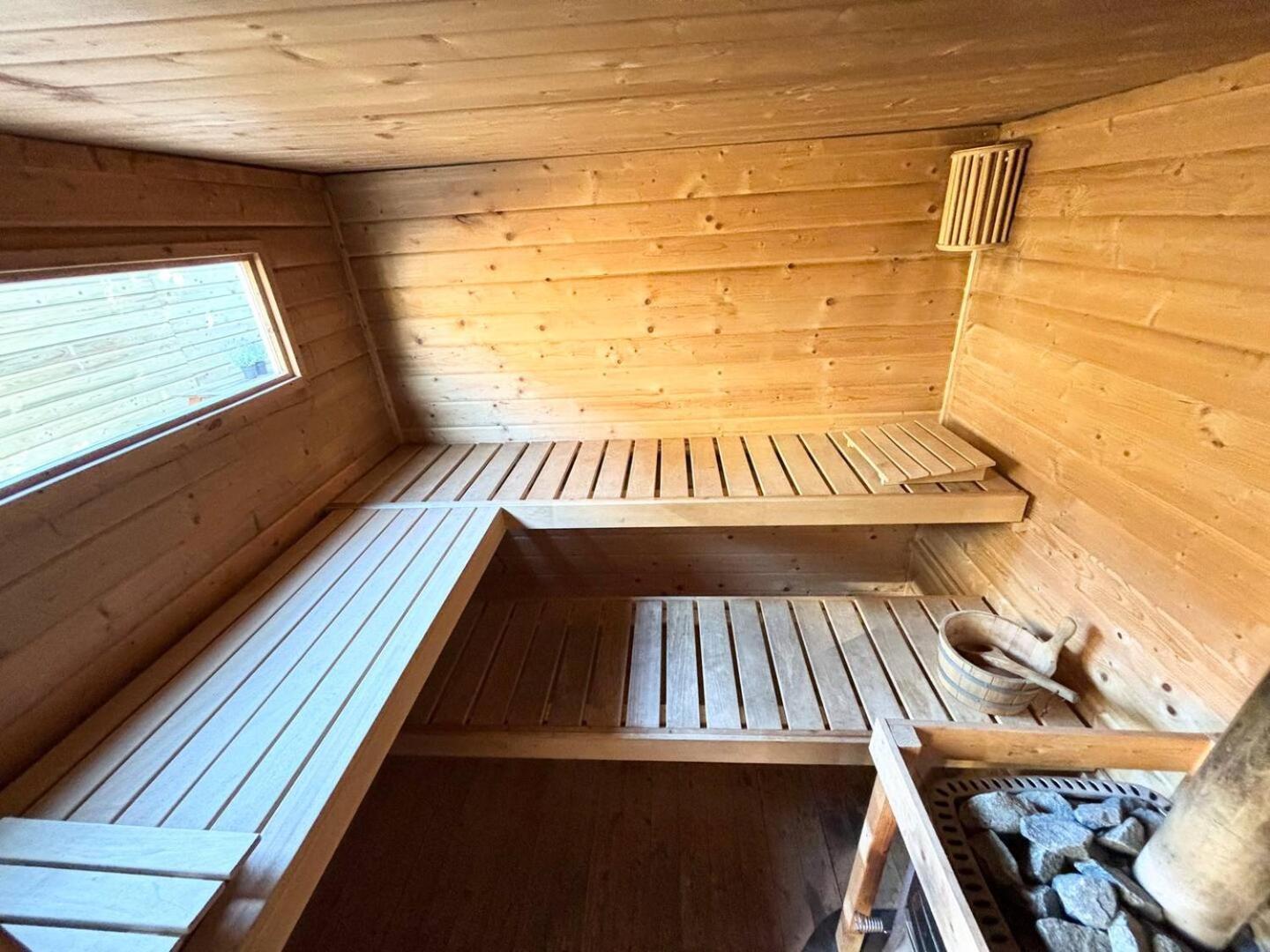 Bed And Breakfast Heerenveen Centrum Met Prive Sauna En Jacuzzi Eksteriør bilde