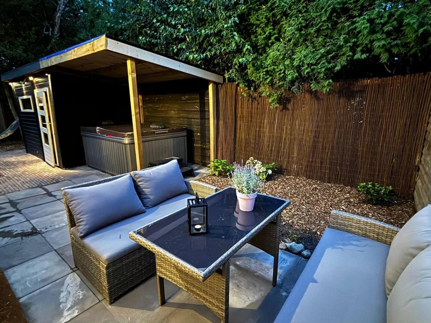 Bed And Breakfast Heerenveen Centrum Met Prive Sauna En Jacuzzi Eksteriør bilde