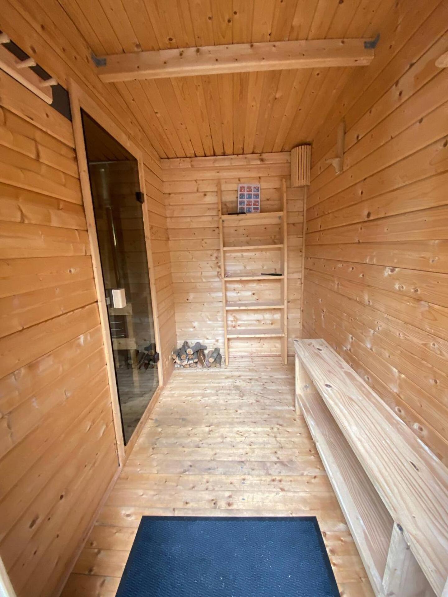Bed And Breakfast Heerenveen Centrum Met Prive Sauna En Jacuzzi Eksteriør bilde